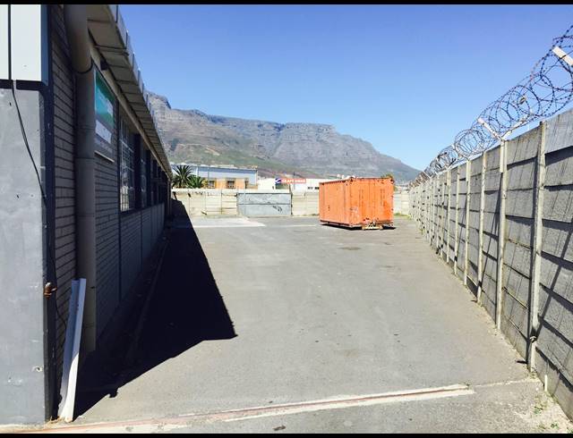 1,856M² FACTORY TO LET IN PAARDEN EILAND